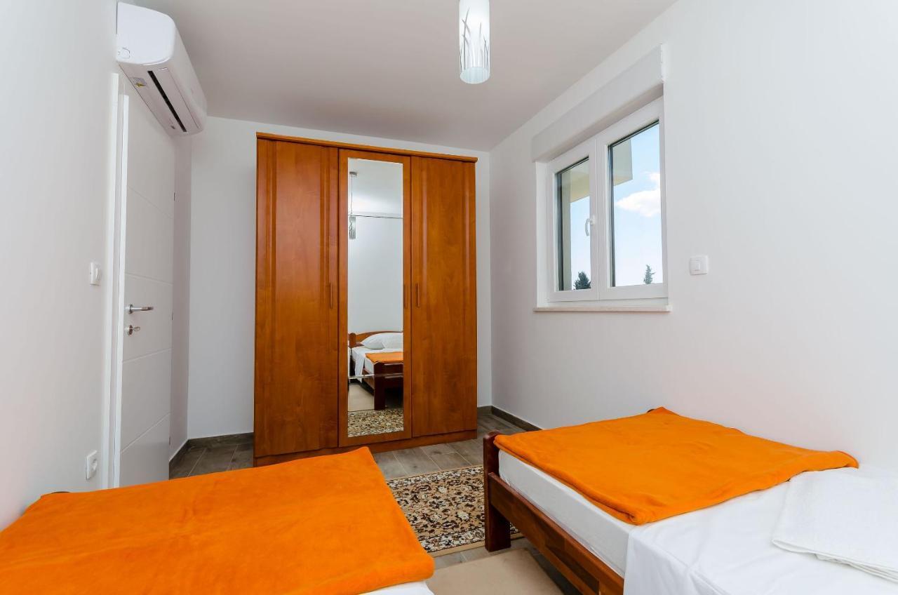 Apartment Rozalia Trogir Exterior foto